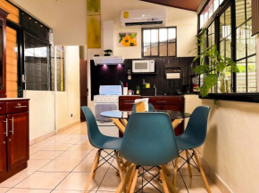 Apartamento dos habitaciones baños completos WiFi y AC todo el apto, San Salvador